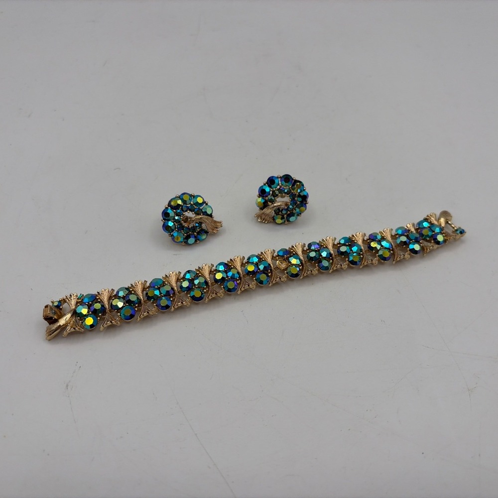 Lisner Vintage Blue Rhinestone Bracelet Clip On Earrings Gold Tone